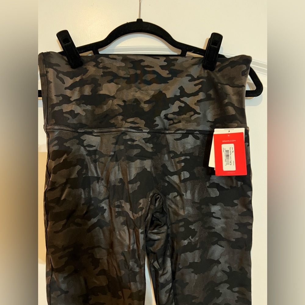 SPANX faux leather CAMO legging NWT Size XL